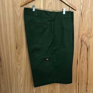 Loose fit Dickies 13” Shorts (36)